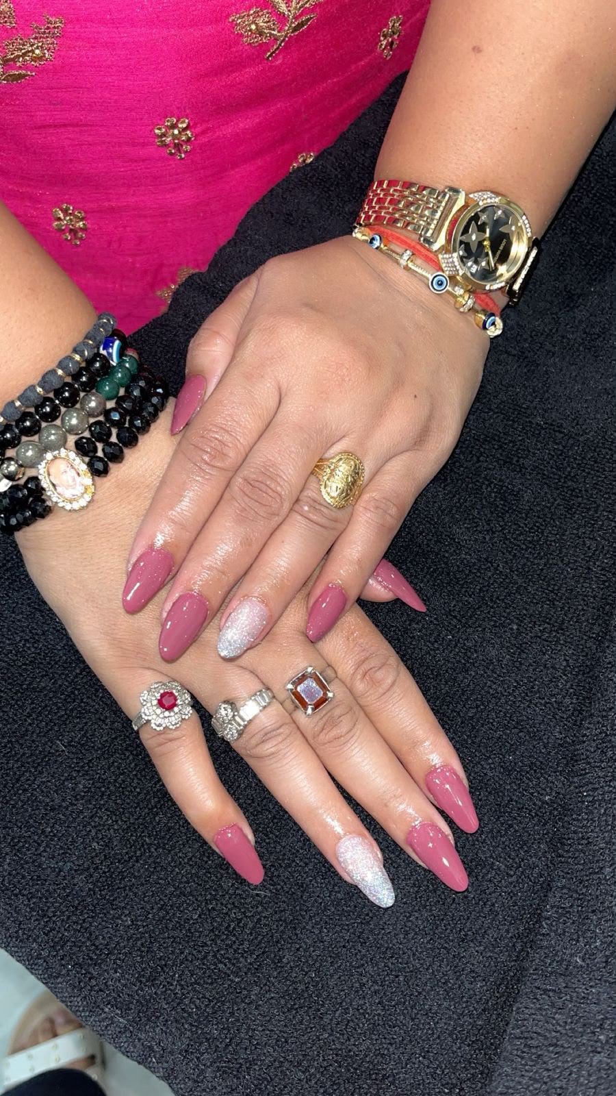 Minimal nail styling